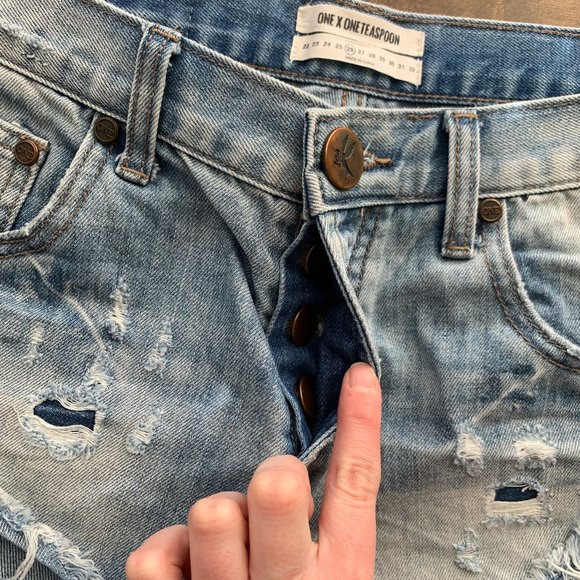 ONETEASPOON Medium Wash Distressed Raw Edge Hem Bandit Cut Off Shorts Size 26 - Picture 6 of 13